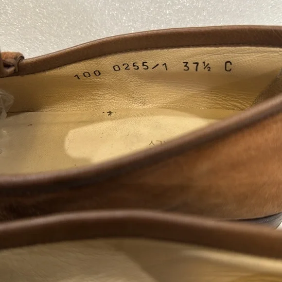 Gucci Brown Suede Loafers with Gold Accent with a stain on the back size 37.5 - Picture 3 of 5